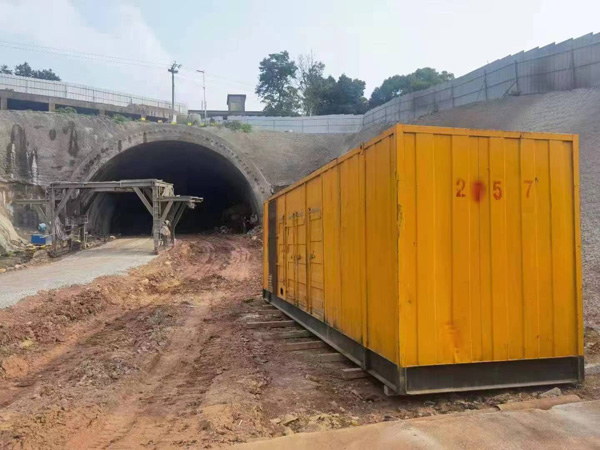 洛龙发电机出租自启装置的工作原理是什么？