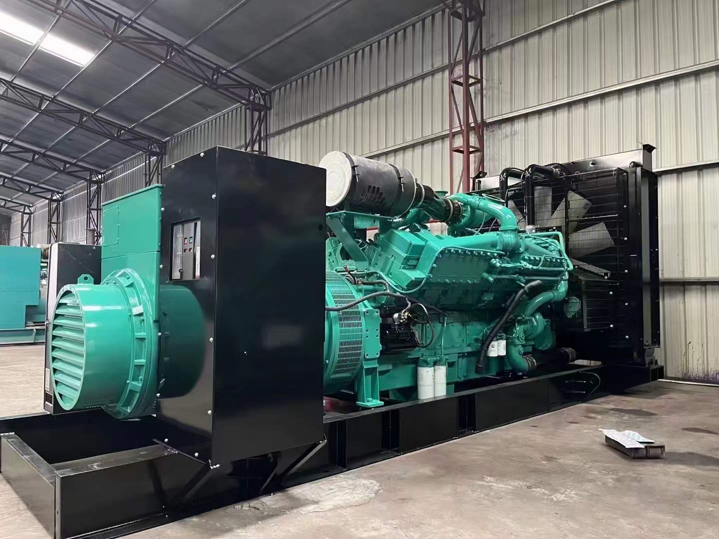洛龙如何降低 800kW 柴油发电机输出电流的波动?