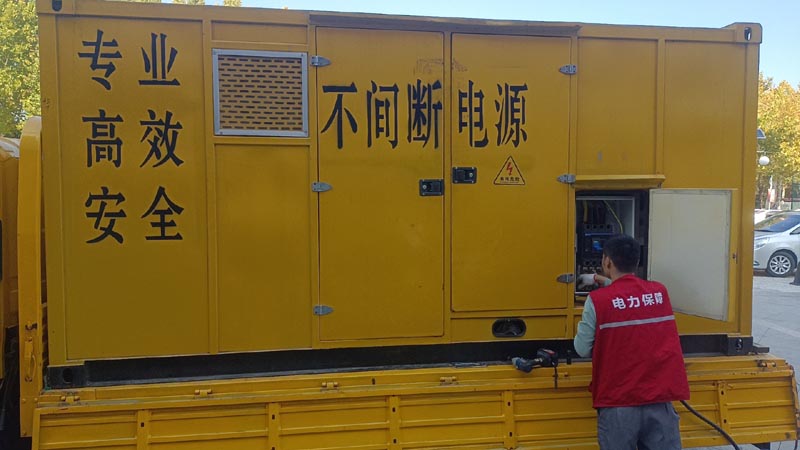 洛龙柴油发电机组和UPS电源配合使用时，如何避免切换过程中的电力中断？